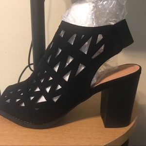 Brand new in box, Multi-season heels, size 5